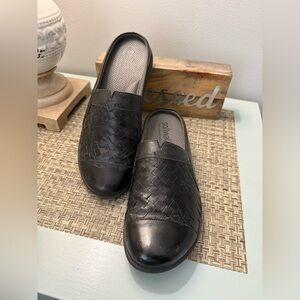 Softwalk Black leather Slip-On Loafers